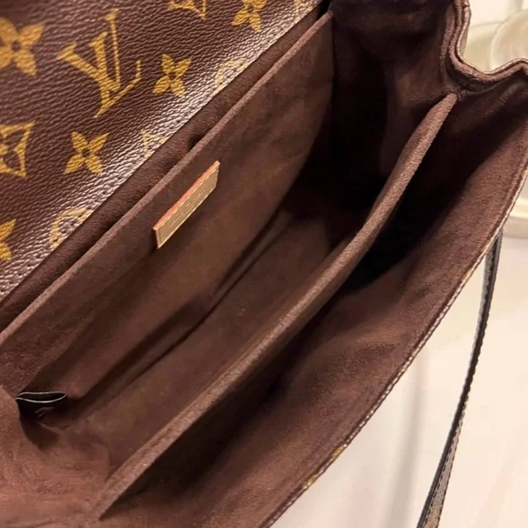 Louis Vuitton Monogram Pochette Metis - Picture 14 of 16